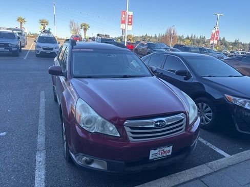 Used 2011 Subaru Outback 2.5i Premium image 3