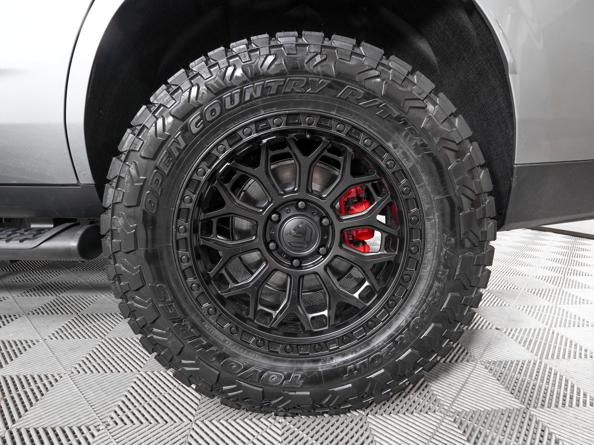Used 2026 Chevrolet Tahoe RST w/ RST Performance Edition AWD/4WD image 34