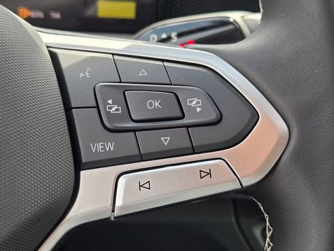 New 2026 Volkswagen Tiguan SE FWD image 25