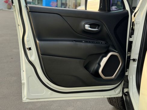 Used 2017 Jeep Renegade Trailhawk image 12