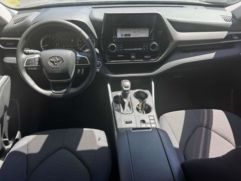 Used 2024 Toyota Highlander LE FWD image 13