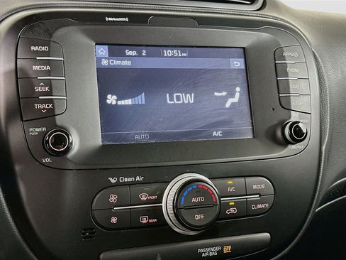 Used 2018 Kia Soul + FWD image 23