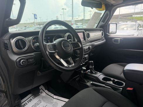 Used 2019 Jeep Wrangler Unlimited Sahara AWD/4WD image 28