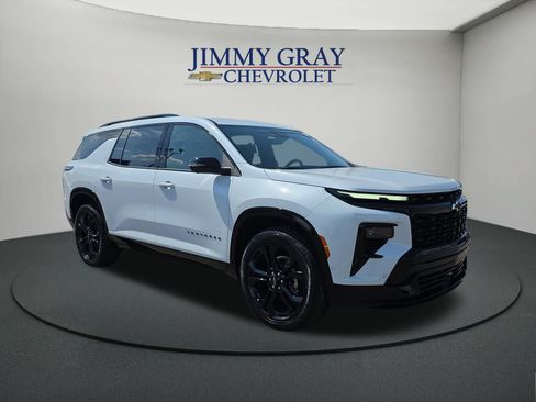 New 2027 Chevrolet Traverse RS w/ LPO, Floor Liner Package FWD image 7