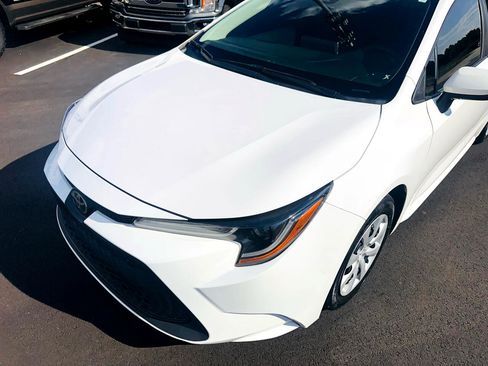 Used 2021 Toyota Corolla LE image 9