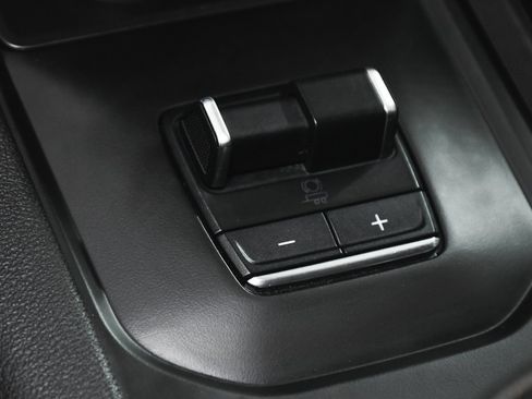 Used 2024 GMC Sierra 1500 AT4 w/ Technology Package image 32