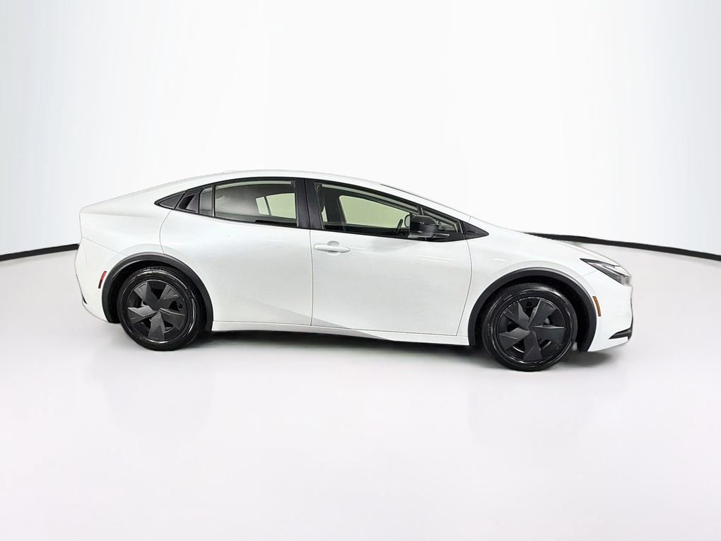 Used 2025 Toyota Prius LE FWD image 11