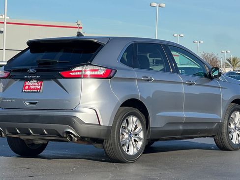 Used 2022 Ford Edge Titanium image 2
