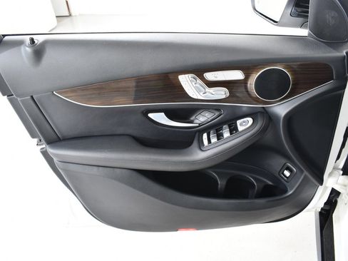 Used 2018 Mercedes-Benz GLC 300 4MATIC image 25