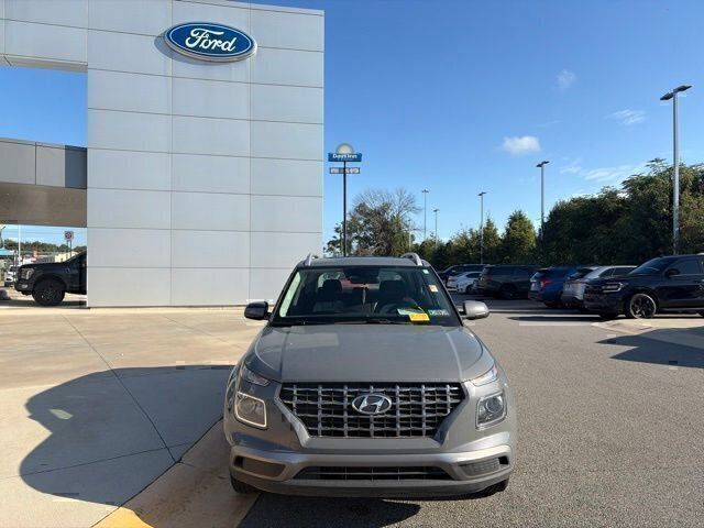 Used 2023 Hyundai Venue SEL w/ Cargo Package FWD image 8