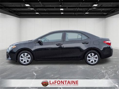 Used 2015 Toyota Corolla LE image 2