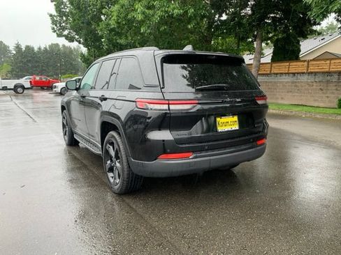 Used 2024 Jeep Grand Cherokee Limited w/ Luxury Tech Group II AWD/4WD image 3