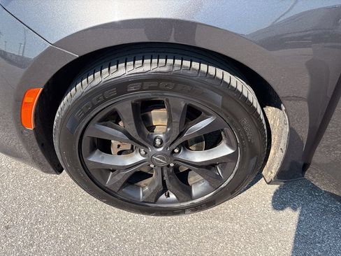 Used 2019 Chrysler Pacifica Touring-L FWD image 36