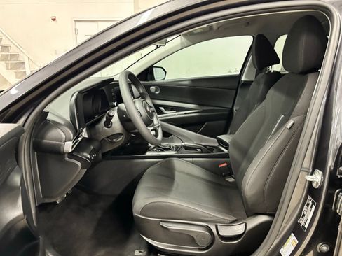 Used 2021 Hyundai Elantra SEL w/ Preferred Accessory Package FWD image 16