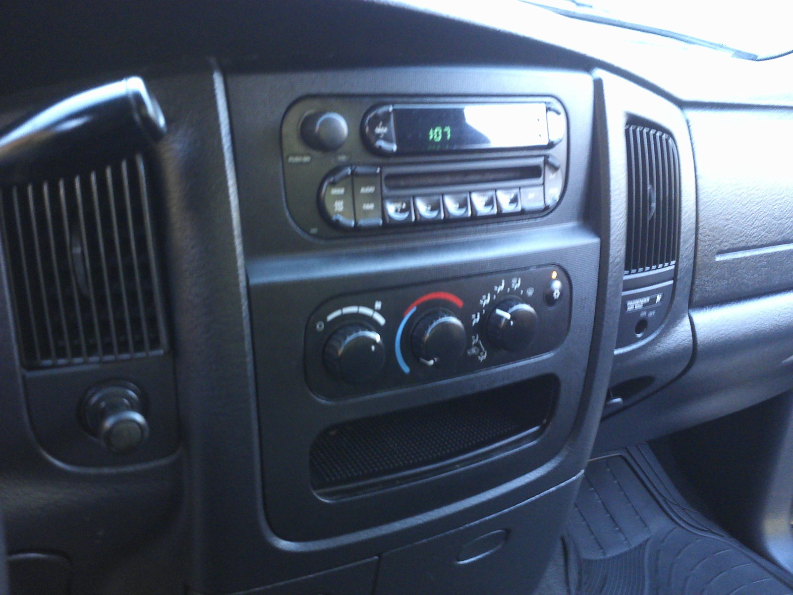 Used 2005 Dodge Ram 1500 Truck ST w/ ST Value Group RWD image 13