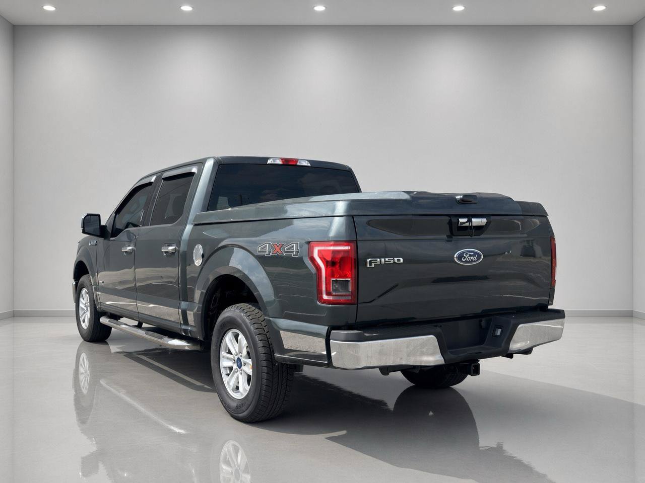 Used 2015 Ford F150 XLT w/ Equipment Group 301A Mid AWD/4WD image 3