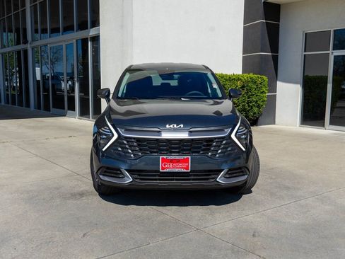 Used 2025 Kia Sportage LX image 2