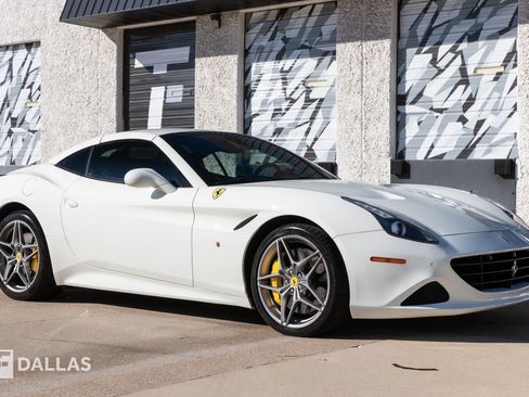 Used 2015 Ferrari California T image 18
