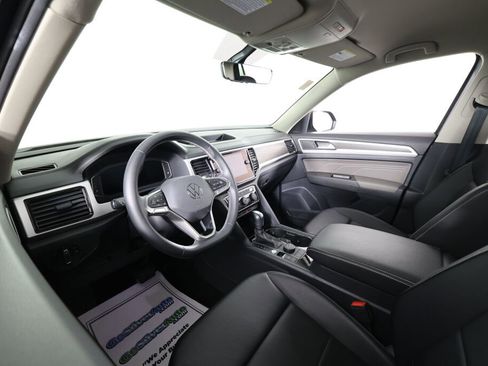 Used 2022 Volkswagen Atlas SE w/ Black Wheel Package image 10