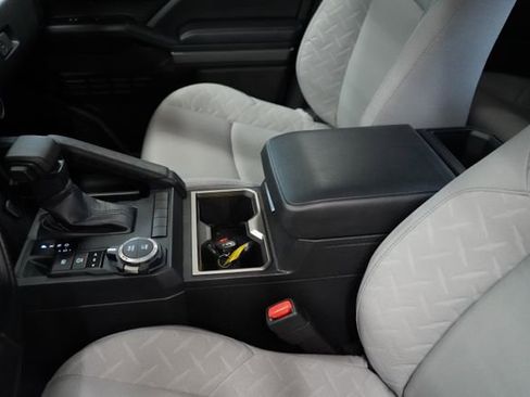 Used 2025 Toyota Tacoma SR5 AWD/4WD image 36