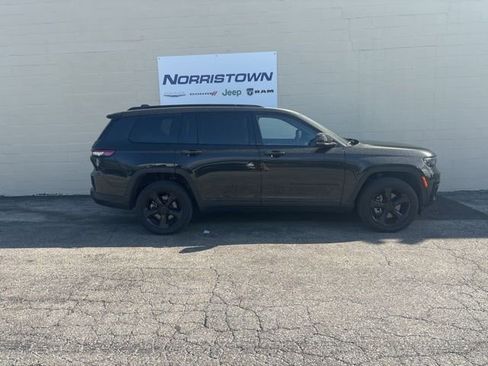 Used 2023 Jeep Grand Cherokee L Limited w/ Luxury Tech Group II AWD/4WD image 2