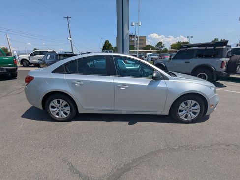 Used 2016 Chevrolet Cruze LS FWD image 3