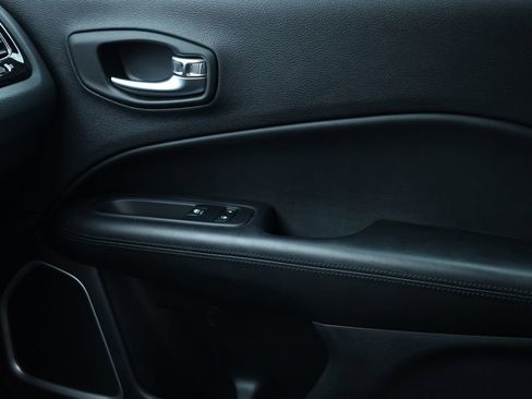 Used 2020 Jeep Compass Latitude FWD image 11