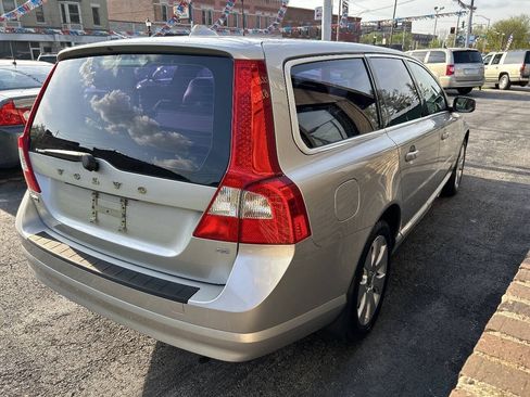 Used 2008 Volvo V70 FWD image 4