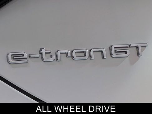 Used 2022 Audi e-tron GT Premium Plus image 11