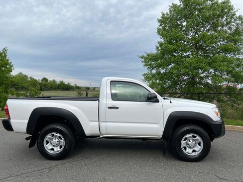 Used 2014 Toyota Tacoma 4x4 Regular Cab image 3