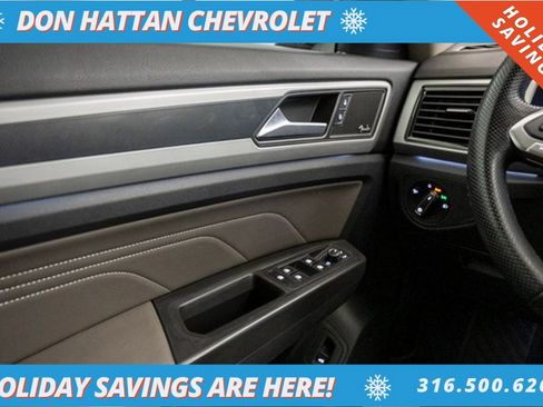 Used 2022 Volkswagen Atlas SEL Premium image 17