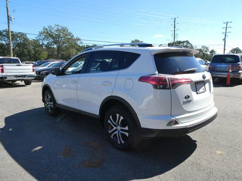 Used 2016 Toyota RAV4 LE image 8