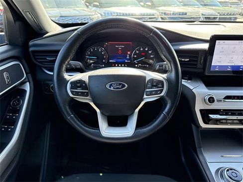 Used 2022 Ford Explorer XLT image 13