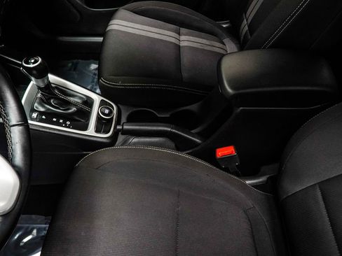 Used 2023 Hyundai Venue SEL FWD image 17