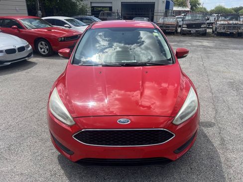 Used 2017 Ford Focus SE FWD image 2