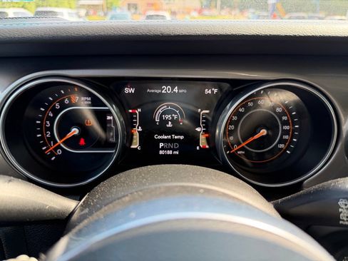 Used 2018 Jeep Wrangler Unlimited Sahara w/ LED Lighting Group AWD/4WD image 37