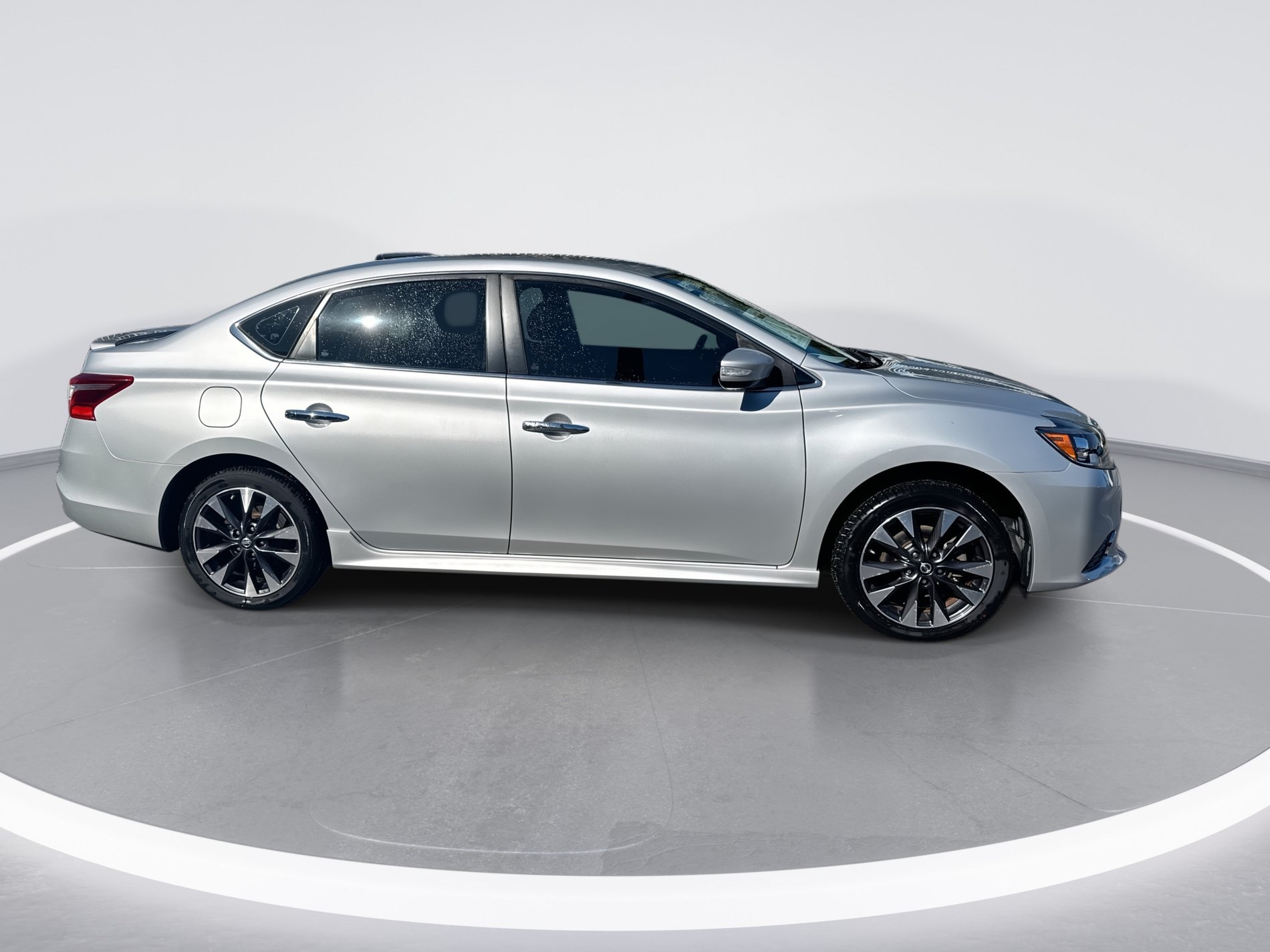 Used 2016 Nissan Sentra SR FWD image 3