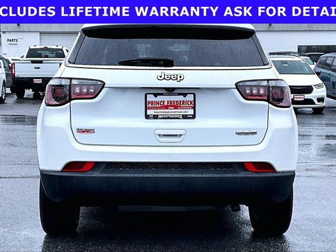 Used 2022 Jeep Compass Latitude w/ Sun and Sound Group FWD image 4