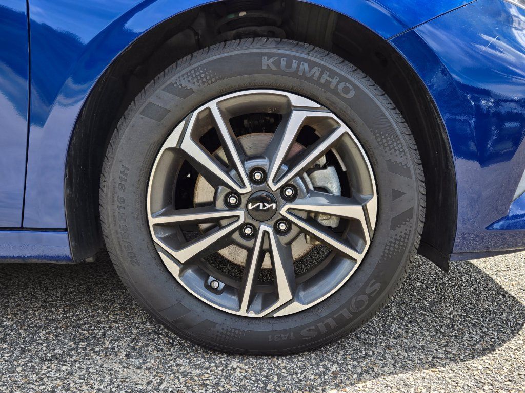Used 2024 Kia Forte LXS w/ LXS Technology Package FWD image 10