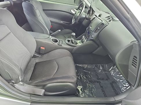 Used 2017 Nissan 370Z Coupe RWD image 16