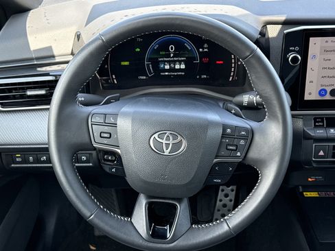 Used 2025 Toyota Camry SE w/ Multimedia Upgrade Package image 17