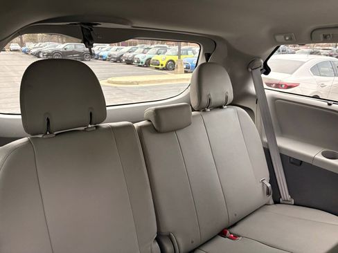 Used 2016 Toyota Sienna XLE image 23