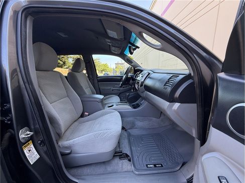 Used 2011 Toyota Tacoma PreRunner w/ SR5 Pkg #2 RWD image 16