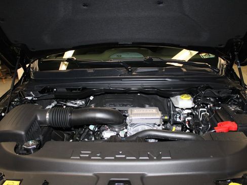 New 2026 RAM 1500 4x4 Crew Cab image 45