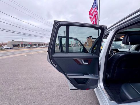 Used 2010 Mercedes-Benz GLK 350 4MATIC image 23