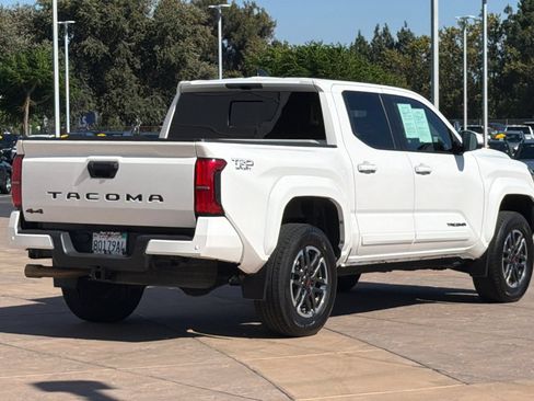 Used 2024 Toyota Tacoma TRD Sport w/ TRD Sport Upgrade Package AWD/4WD image 4