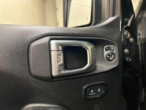 Used 2021 Jeep Gladiator Sport AWD/4WD image 25