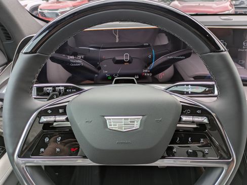 New 2026 Cadillac Vistiq Luxury w/ LPO, Floor Liner Package image 23