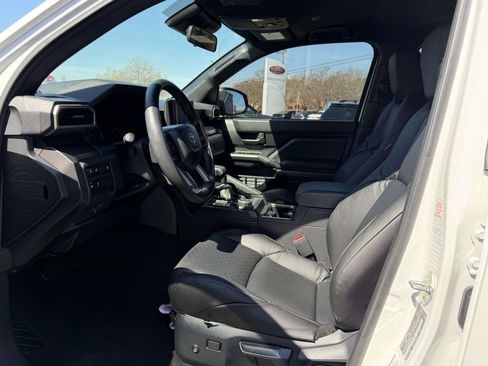 Used 2025 Toyota 4Runner SR5 image 16