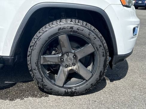 Used 2017 Jeep Grand Cherokee Limited AWD/4WD image 9